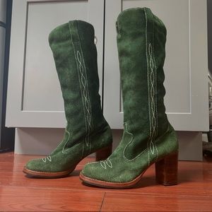 Vintage 70s suede boot by Tomis